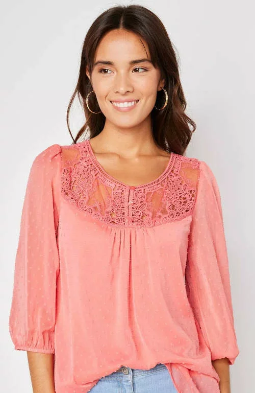 Розова блуза с макраме
